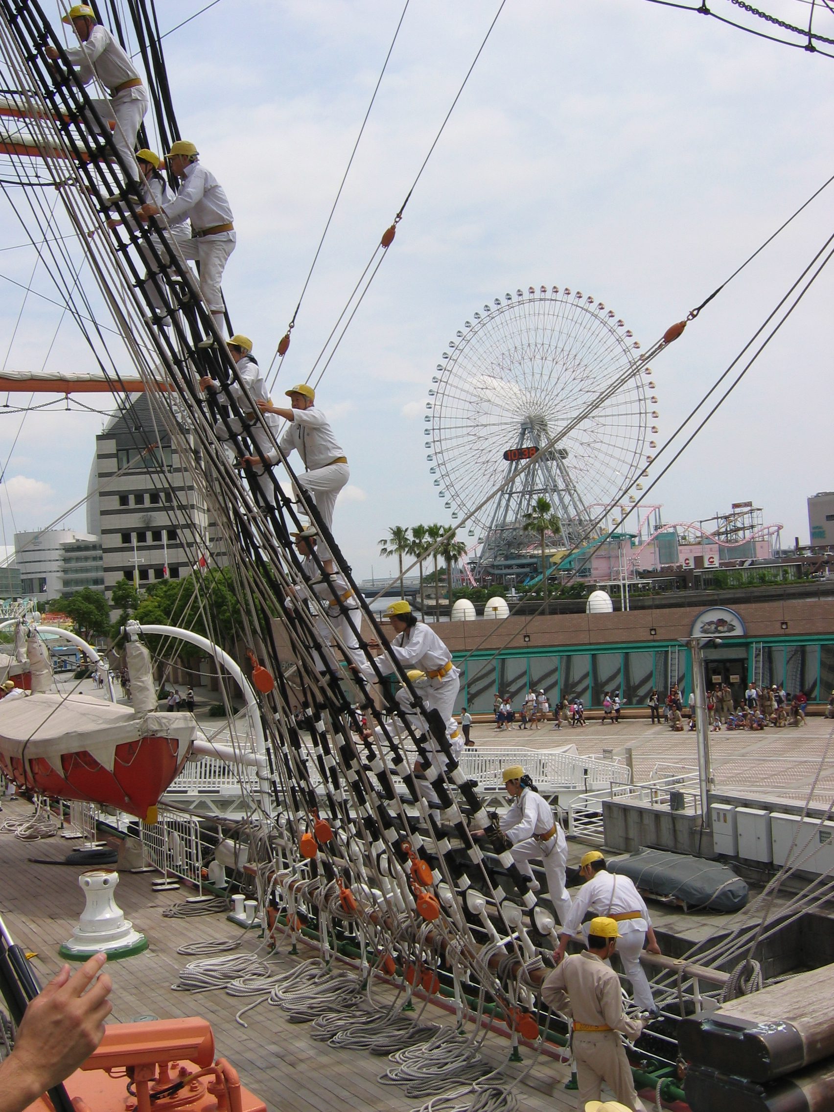 総帆展帆 満船飾 帆船日本丸 横浜みなと博物館